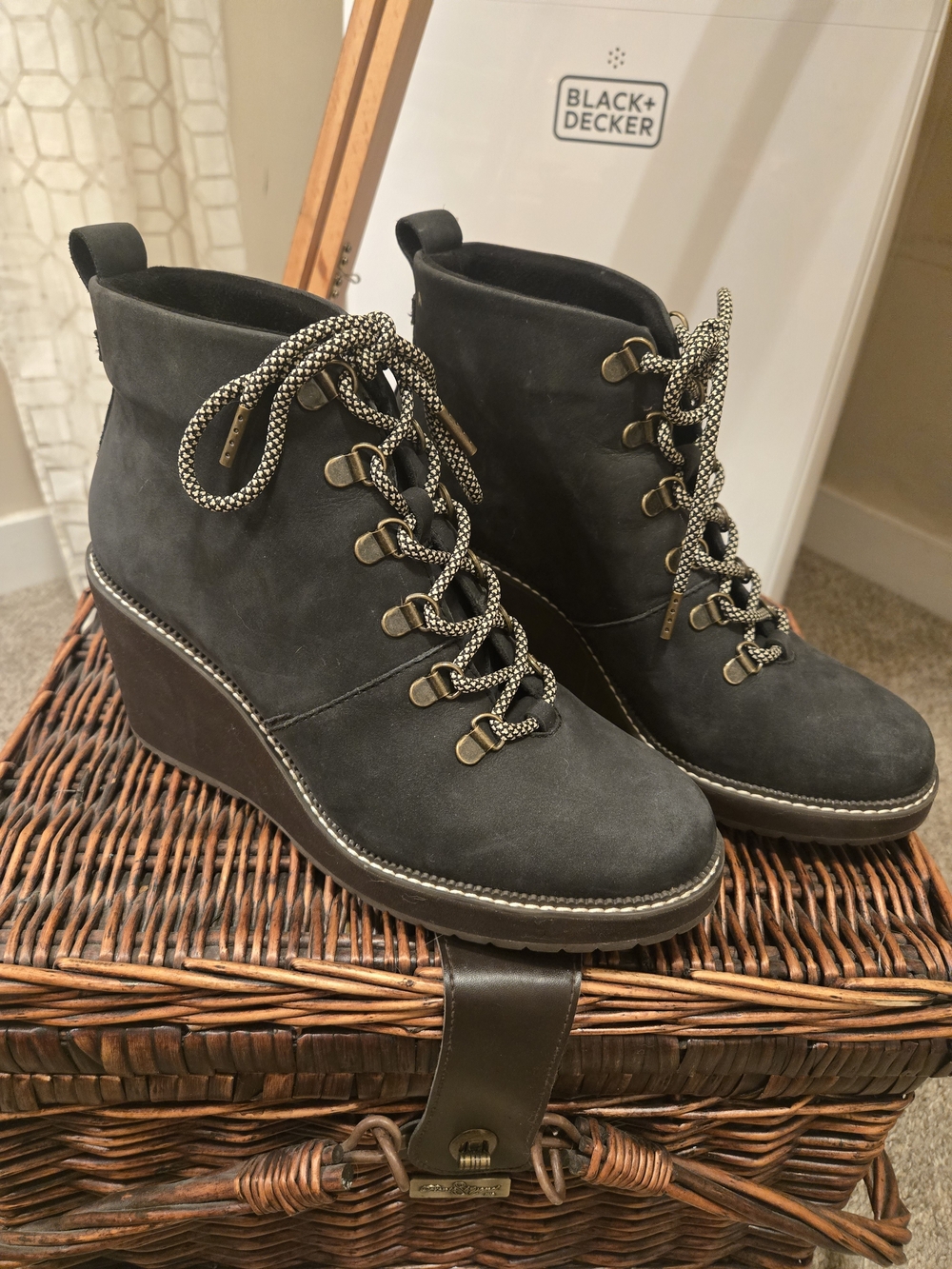 TOMS | Melrose Wedge | Women's Black Suede Platform Ankle Boots